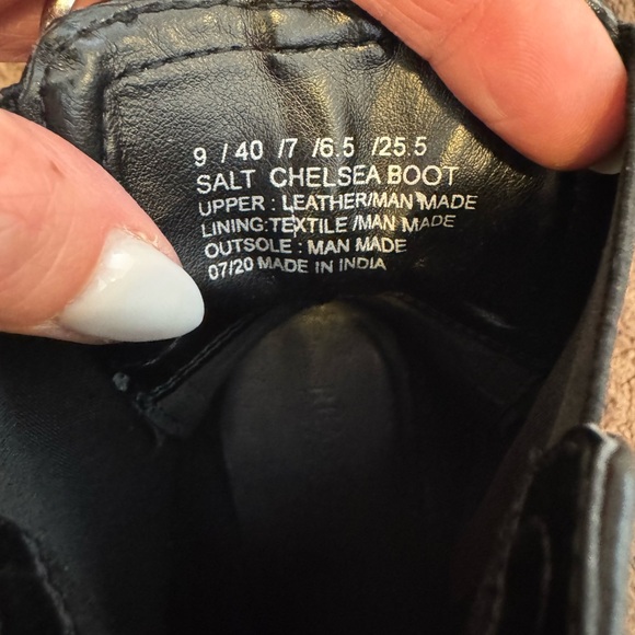 Kenneth Cole Reaction Boots Salt Chelsea Ankle Heel Black Leather 9 - Picture 8 of 9